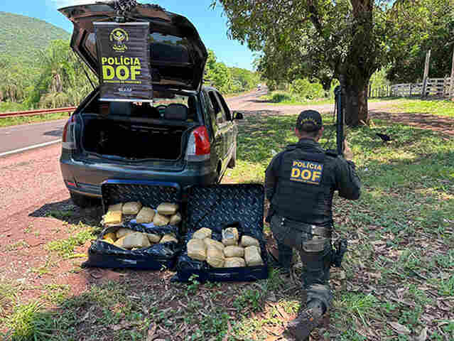 DOF prende mulher com mais de 24 quilos de skunk na BR-262 em Corumb&aacute;