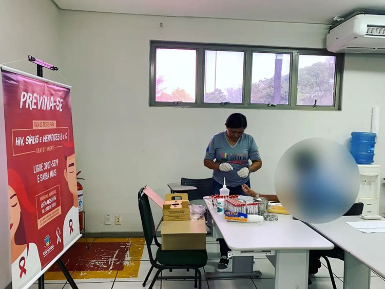 Sa&uacute;de d&aacute; continuidade ao Dezembro Vermelho com testagem r&aacute;pida e distribui&ccedil;&atilde;o de preservativos