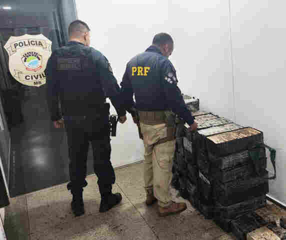 Motorista em liberdade condicional por tr&aacute;fico de drogas &eacute; detido na BR-262 com 649 Kg de coca&iacute;na