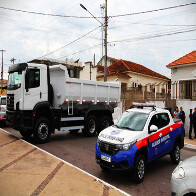 Prefeitura entrega ve&iacute;culos novos para Infraestrutura e Guarda Municipal