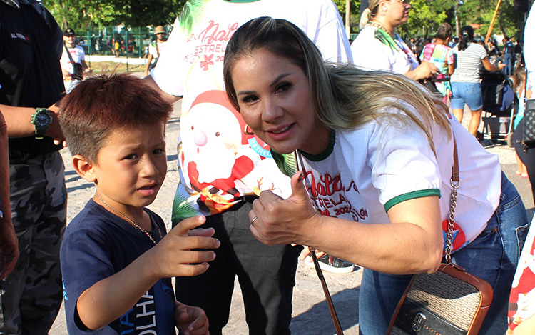 Natal Estrelado faz a festa para 20 mil pessoas na Esplanada e presenteia 8 mil crian&ccedil;as
