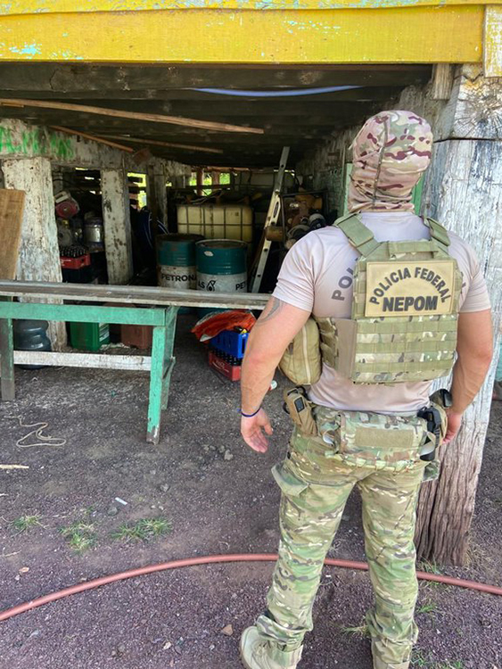 Polícia Federal apreende combustível armazenado irregular em Corumbá