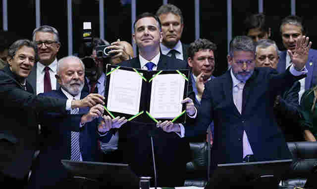 Congresso promulga emenda constitucional da reforma tribut&aacute;ria