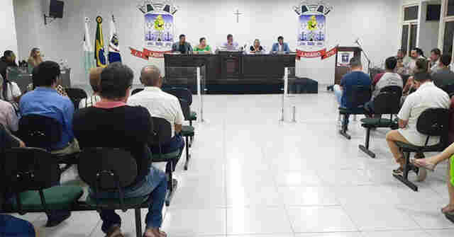 Em nova vota&ccedil;&atilde;o, 7 dos 11 vereadores aprovam projeto que vai beneficiar servidores municipais de Lad&aacute;rio 