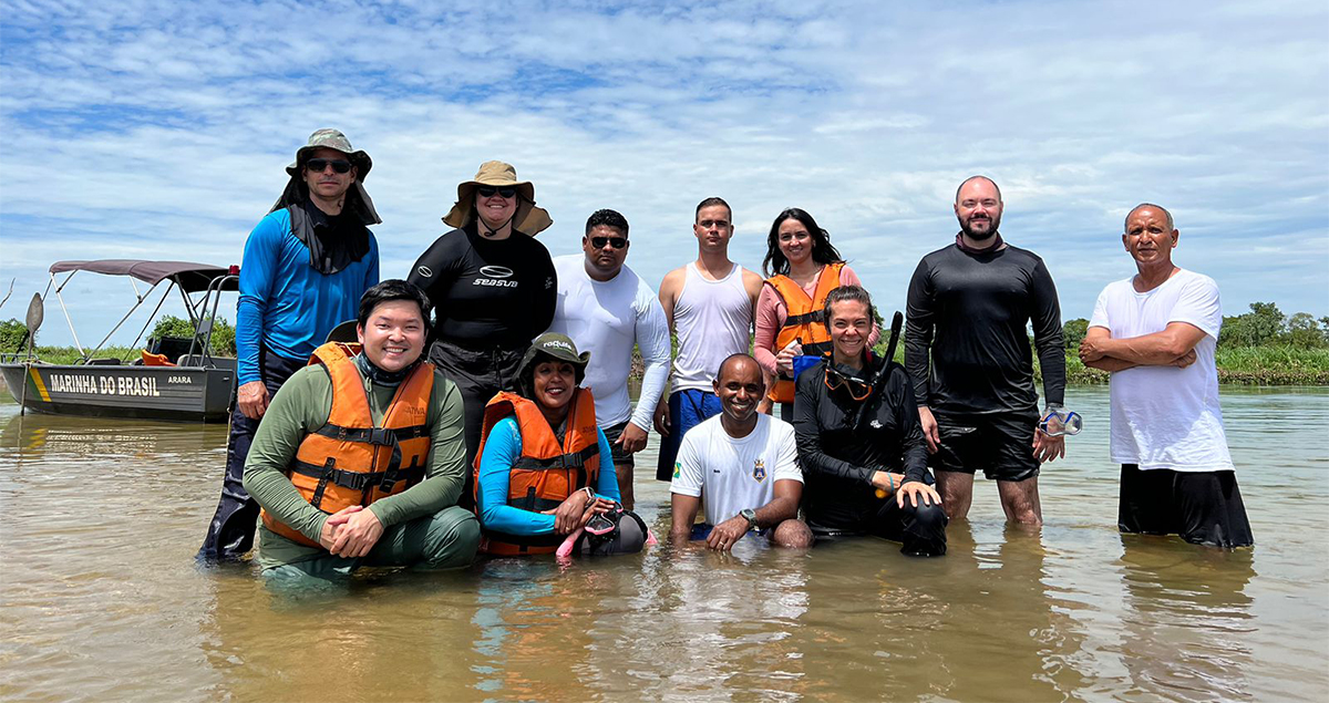 A bordo de navio da Marinha, pesquisadores do Bioparque desbravam o Pantanal em expedição