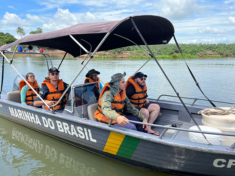 A bordo de navio da Marinha, pesquisadores do Bioparque desbravam o Pantanal em expedi&ccedil;&atilde;o