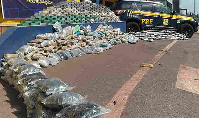 PRF apreende 452 Kg de coca&iacute;na e skunk em &ocirc;nibus na BR-262 que seguia de Corumb&aacute; para S&atilde;o Paulo