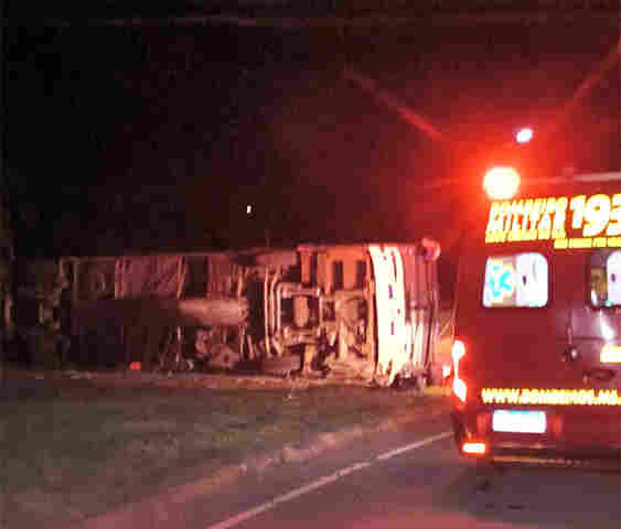 &Ocirc;nibus de viagem que seguia para S&atilde;o Paulo tomba na BR-262 pr&oacute;ximo a Corumb&aacute;