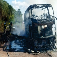 &Ocirc;nibus pega fogo na BR-262 e fica totalmente destru&iacute;do em Corumb&aacute;
