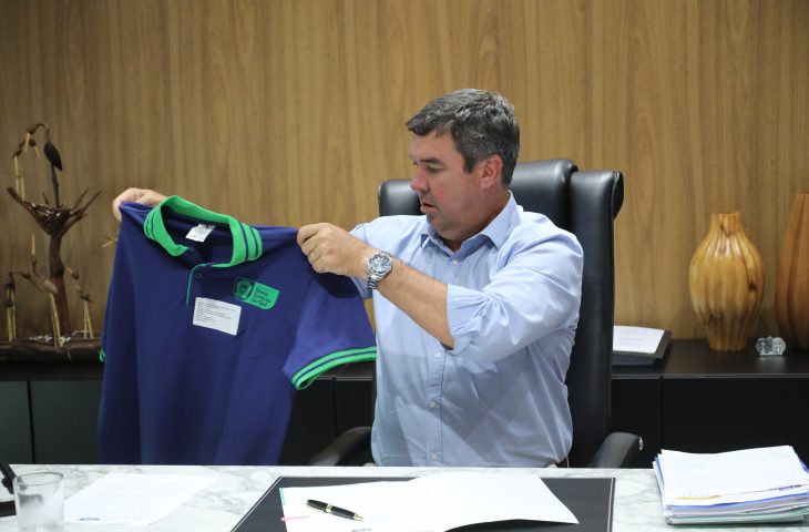 Pela 1ª vez, administrativos da educação terão uniforme; confira como será vestimenta de alunos e funcionários