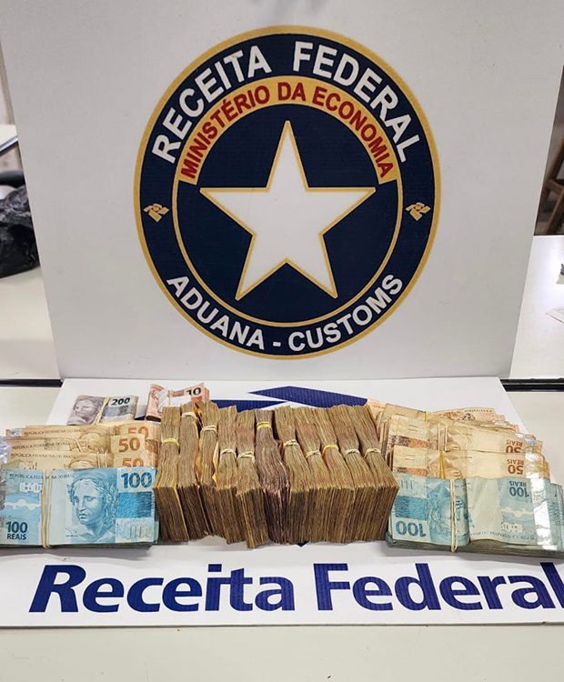 Boliviana &eacute; detida tentando sair do Brasil com 82 mil reais por estrada vicinal de Corumb&aacute;