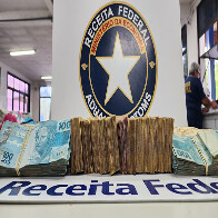 Boliviana &eacute; detida tentando sair do Brasil com 82 mil reais por estrada vicinal de Corumb&aacute;
