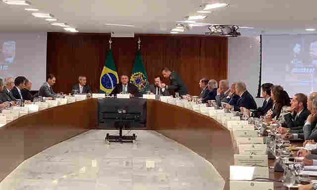 Em v&iacute;deo, Bolsonaro orienta ministros a questionar urnas e Judici&aacute;rio