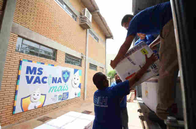 Governo do Estado come&ccedil;a a distribui&ccedil;&atilde;o da vacina contra a dengue com 69.570 doses