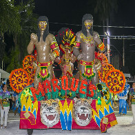 Marqu&ecirc;s de Sapuca&iacute; abre desfile das escolas da samba exaltando bravura do povo Guaicuru