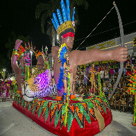 Imp&eacute;rio do Morro encerra desfile das escolas de samba exaltando ess&ecirc;ncia pantaneira