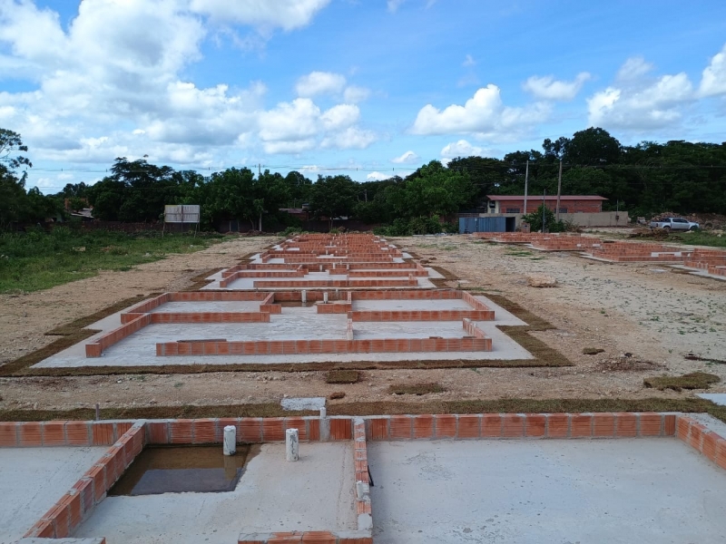 Lote Urbanizado: Construção das casas populares termina base das residências