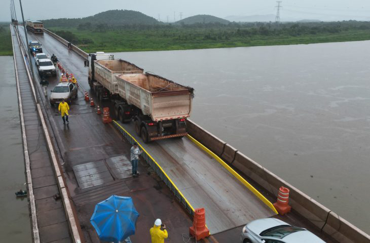Efici&ecirc;ncia: mesmo sob reparos, ponte sobre o rio Paraguai segue aberta para ve&iacute;culos
