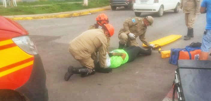 Bombeiros atendem duas vítimas de acidente envolvendo moto e uma ciclista