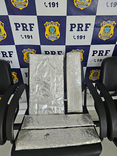 PRF apreende 3,2 Kg de coca&iacute;na em Corumb&aacute; com passageiro em taxi boliviano