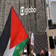 &Aacute;rabes e Judeus pela Paz protestam em frente &agrave; Globo contra cobertura pr&oacute;-Israel