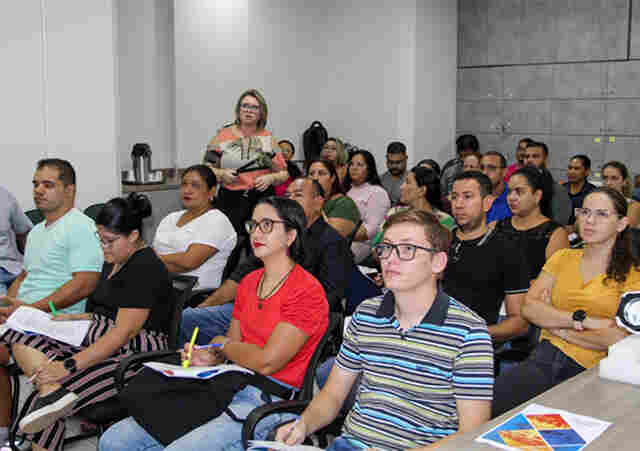Servidores Municipais de Lad&aacute;rio recebem capacita&ccedil;&atilde;o sobre a nova Lei de Licita&ccedil;&otilde;es e Contratos Administrativos
