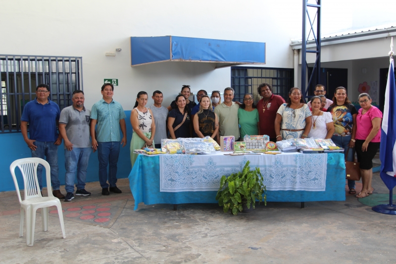 Prefeitura de Ladário reforça compromisso com a Educação ao entregar kits escolares para mais de 3700 alunos da REME