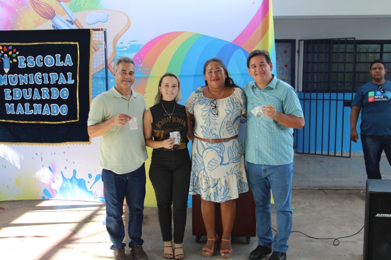 Prefeitura de Ladário reforça compromisso com a Educação ao entregar kits escolares para mais de 3700 alunos da REME