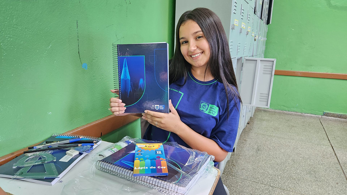 Organização e logística garantem entrega de uniformes e kits aos alunos