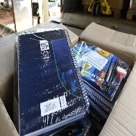 Organiza&ccedil;&atilde;o e log&iacute;stica garantem entrega de uniformes e kits aos alunos