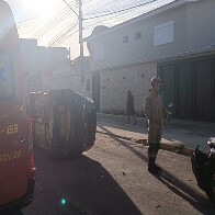 Bombeiros atendem dois acidentes de tr&acirc;nsito em Corumb&aacute;, um carro tombou com duas crian&ccedil;as 