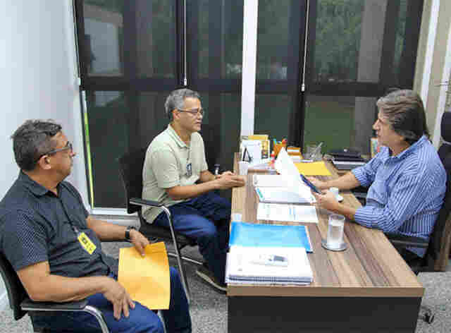 Prefeito de Lad&aacute;rio visita a Capital para discutir avan&ccedil;os no projeto de asfaltamento da rota de &ocirc;nibus