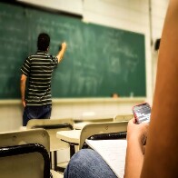 Proposta regulamenta&ccedil;&atilde;o do uso de celulares na rede p&uacute;blica de ensino de Corumb&aacute;