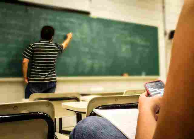 Proposta regulamenta&ccedil;&atilde;o do uso de celulares na rede p&uacute;blica de ensino de Corumb&aacute;