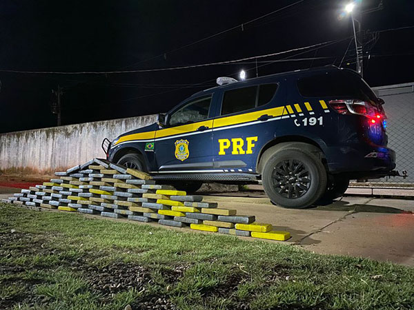 Reboque de caminhão com adulterações de identificação transportava 90 kg de cocaína na BR-262