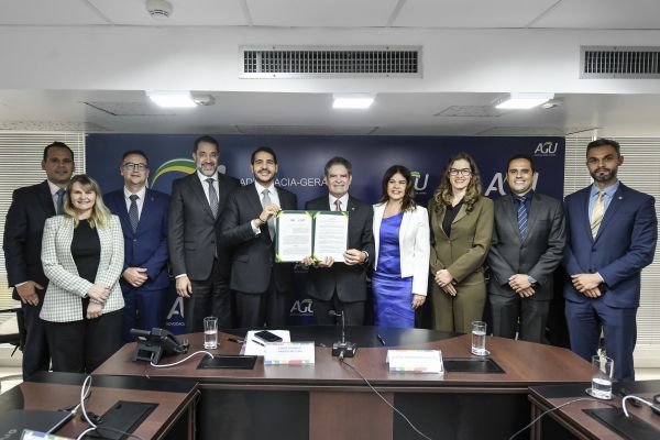 MPT e AGU assinam coopera&ccedil;&atilde;o para promover trabalho decente na administra&ccedil;&atilde;o p&uacute;blica federal