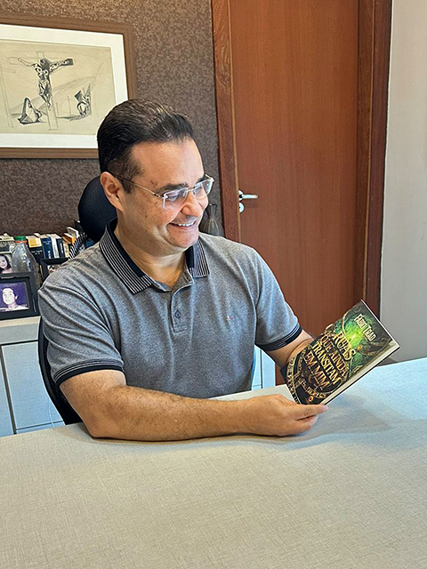 F&aacute;bio Trad lan&ccedil;a livro de contos e cr&ocirc;nicas nesta quinta-feira
