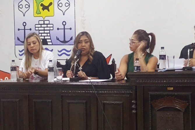 C&acirc;mara de Lad&aacute;rio realiza sess&atilde;o solene em homenagem para as mulheres