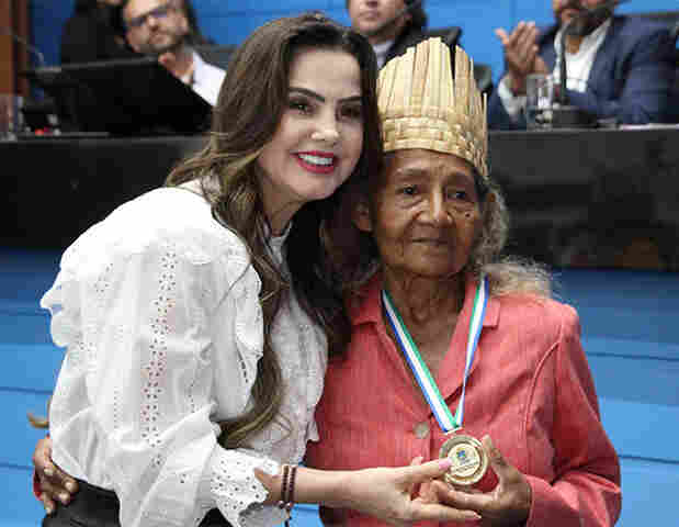 Assembleia Legislativa concede Medalha Concei&ccedil;&atilde;o dos Bugres aos artes&atilde;os que se destacaram neste fazer art&iacute;stico