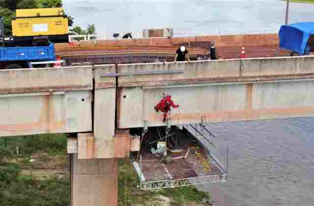 Com estrutura de &uacute;ltima gera&ccedil;&atilde;o e apoio de alpinistas, Governo de MS avan&ccedil;a nos reparos da ponte sobre o rio Paraguai