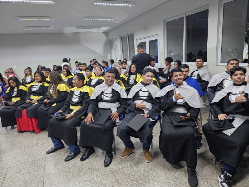 Qualifica forma 102 alunos nos cursos técnicos de Eletrotécnica, Eletromecânica, Mecânica Industrial e Mineração
