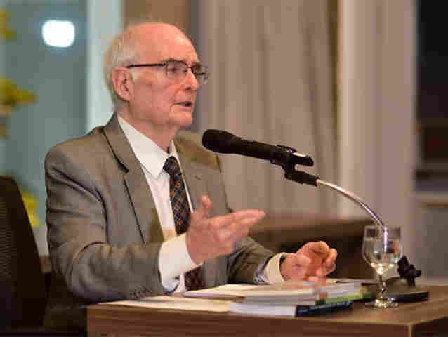 Arno Wehling refor&ccedil;a em MS apelo &agrave; leitura e ao conhecimento