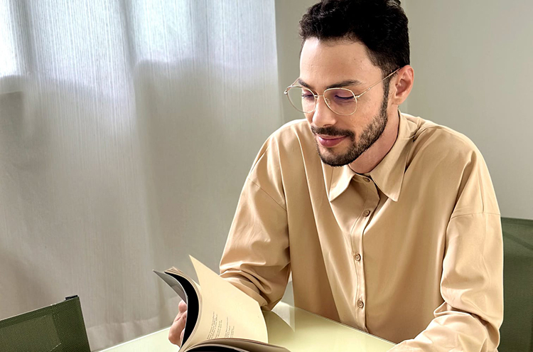 Jovem poeta lan&ccedil;a livro &ldquo;&Aacute;spero&rdquo; que convida leitores a uma viagem emocional profunda
