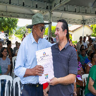 Prefeitura entrega matr&iacute;culas de 44 lotes para fam&iacute;lias do Loteamento Jatobazinho