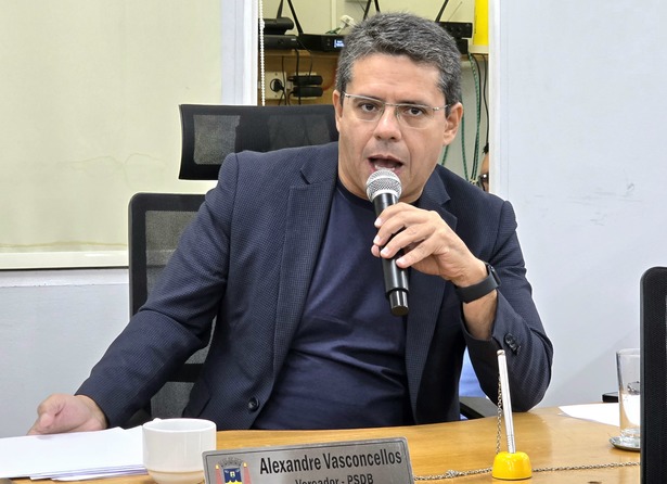 Vereador refor&ccedil;a necessidade de servi&ccedil;os de sinaliza&ccedil;&atilde;o de tr&acirc;nsito na Porto Carrero