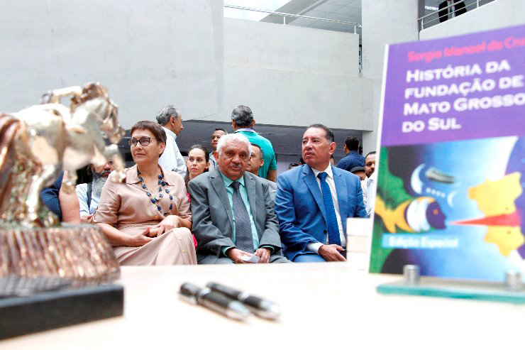 Livro lançado na ALEMS revela bastidores da fundação do Estado