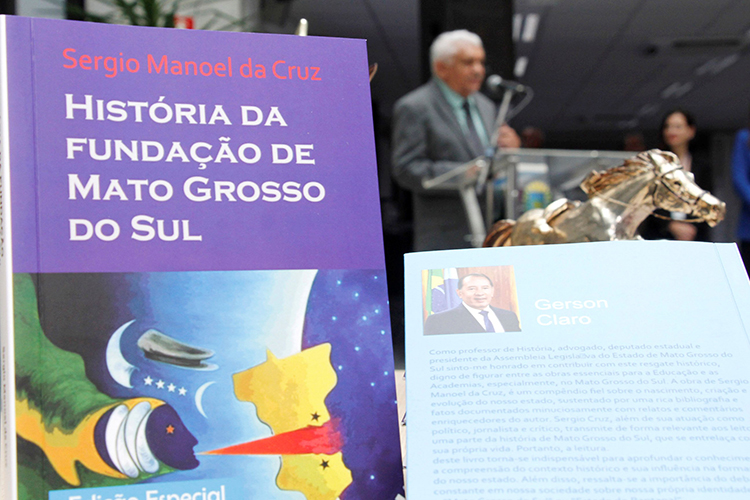 Livro lan&ccedil;ado na ALEMS revela bastidores da funda&ccedil;&atilde;o do Estado 