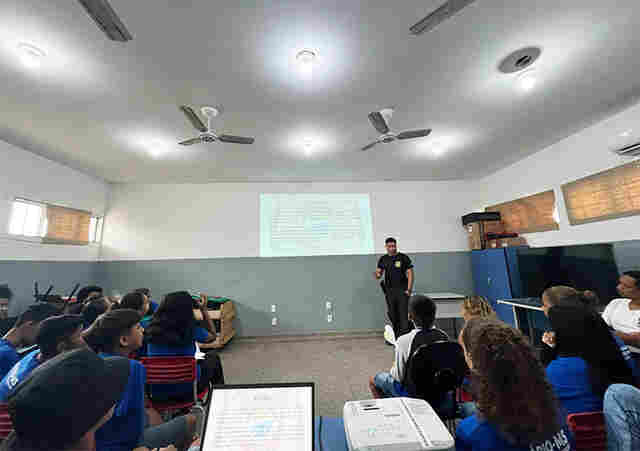 Pol&iacute;cia Civil realiza palestra educativa sobre bullying e cyberbullying em Lad&aacute;rio