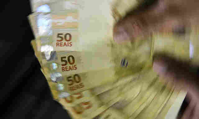 Governo prop&otilde;e sal&aacute;rio m&iacute;nimo de R$ 1.502 em 2025