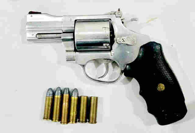 Homem reage &agrave; abordagem e &eacute; morto ap&oacute;s apontar arma para policiais na Vila Guarani em Corumb&aacute;, segundo a PM